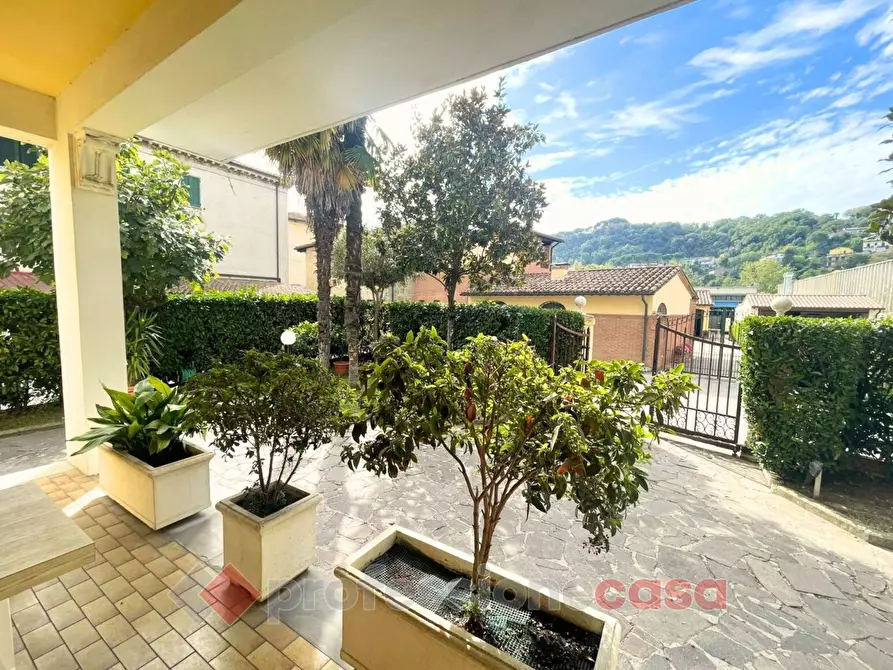 Immagine 4 di Villa in vendita  in Via Brenta a Perugia