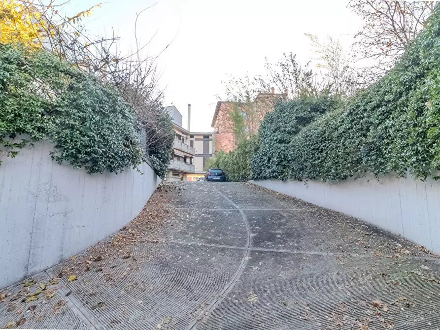 Immagine 8 di Box auto in vendita  in Via San Donato, 46 a Bologna