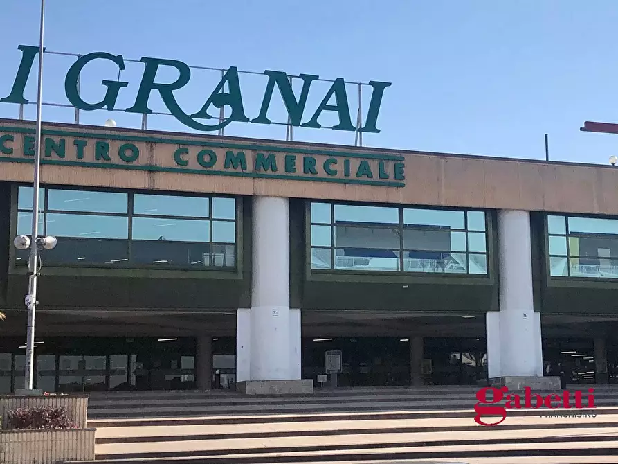 Immagine 2 di Negozio in affitto  in Via Mario Rigamonti, 100 a Roma