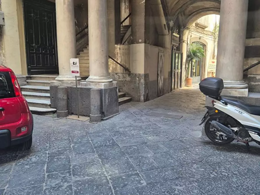 Immagine 14 di Negozio in vendita  in Piazza Trieste e Trento a Napoli