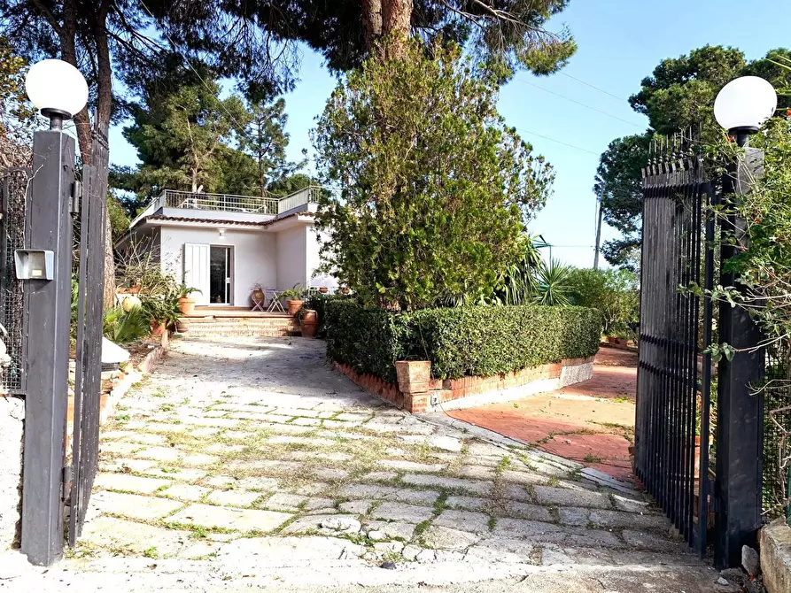 Immagine 1 di Villa in vendita  in Via Contrada Salina, 1083 a Trabia