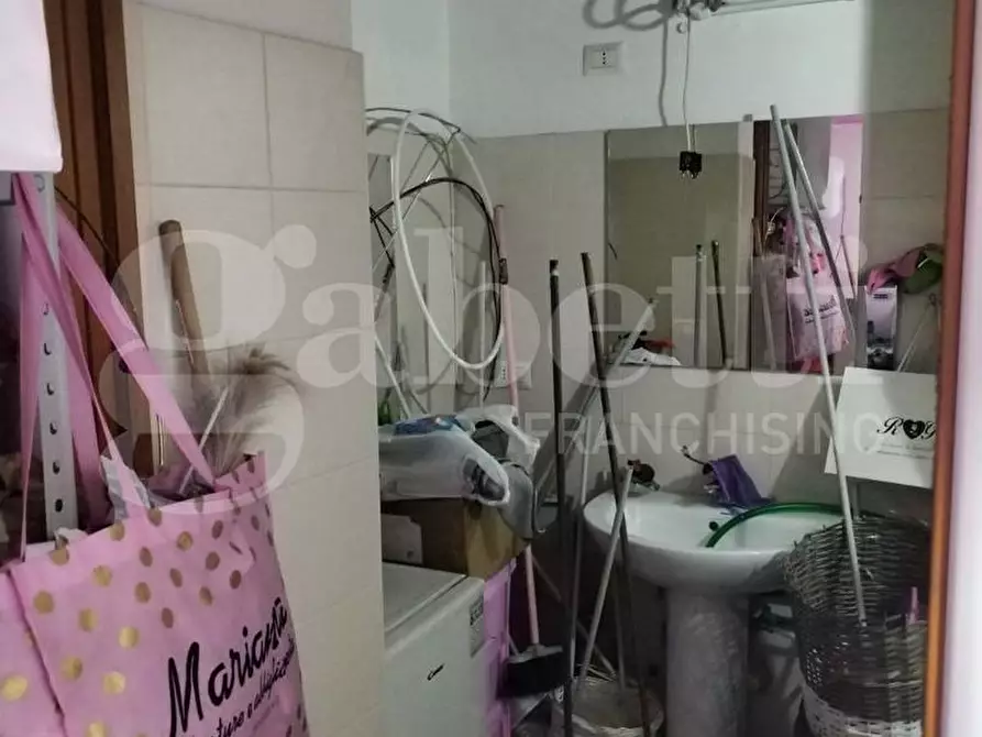 Immagine 12 di Negozio in affitto  in Via Martiri Atellani, 98 a Sant'arpino