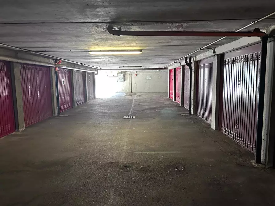 Immagine 7 di Box auto in vendita  in Viale ca granda, 27 a Milano