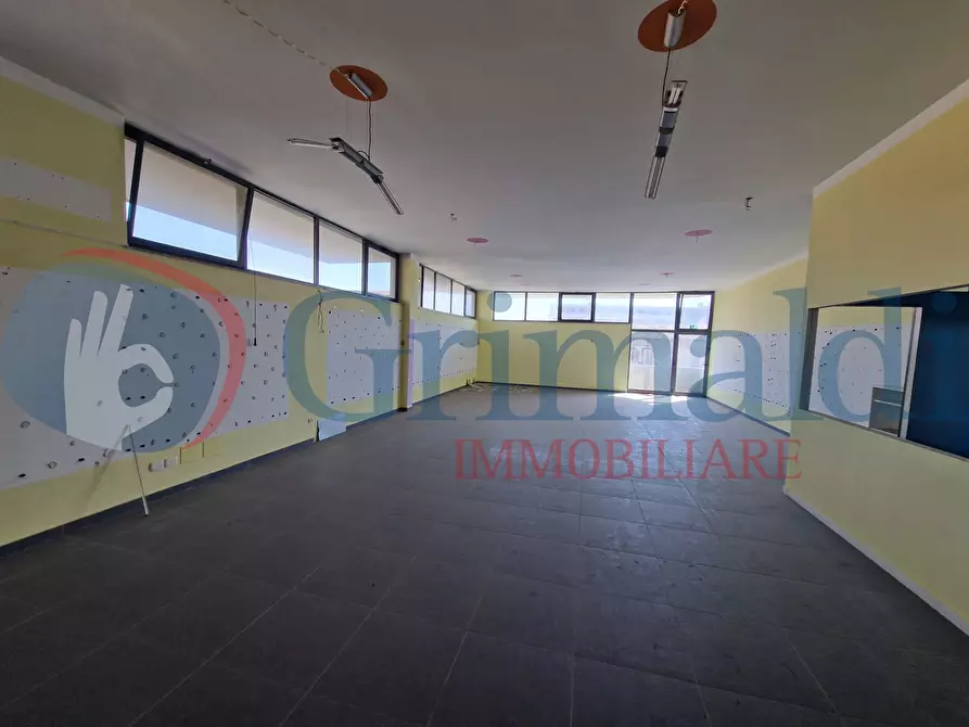 Immagine 9 di Negozio in vendita  in Via Adolfo Celi, 183 a Messina