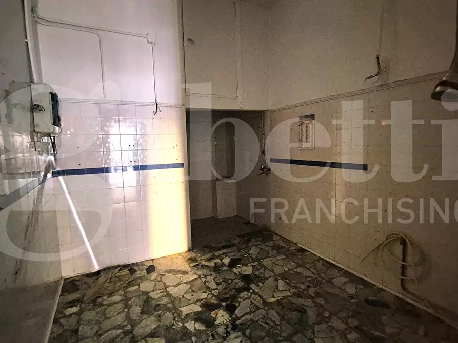 Immagine 8 di Negozio in affitto  in Via dei Mille, 8 a Torre Annunziata