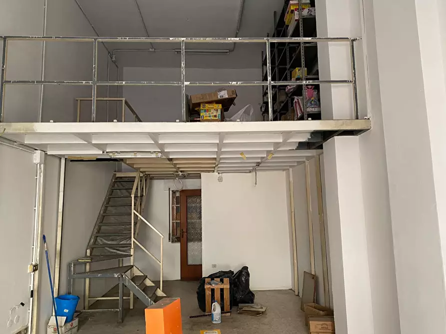 Immagine 11 di Negozio in affitto  in Corso Roma, 96 a San Giorgio A Cremano