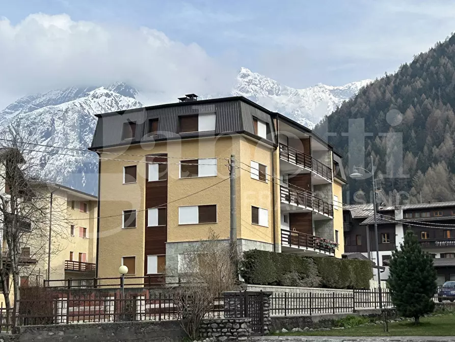 Immagine 2 di Appartamento in vendita  in Via Corno D'Aola, 5 a Ponte Di Legno
