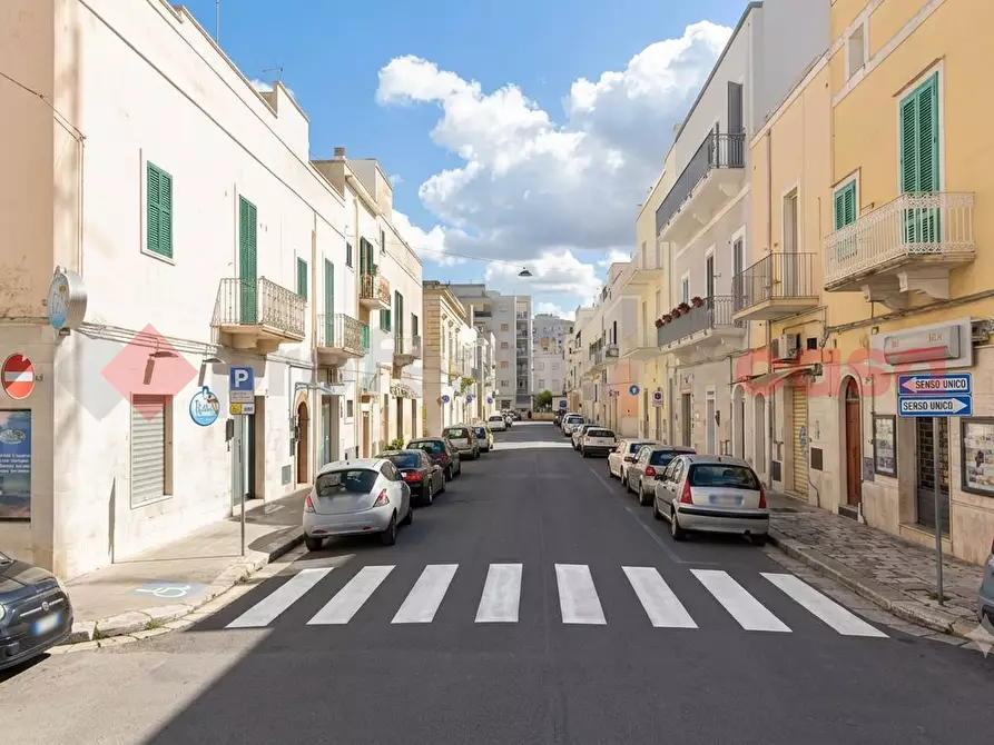 Immagine 1 di Negozio in vendita  in Via POLIGNANI a Monopoli