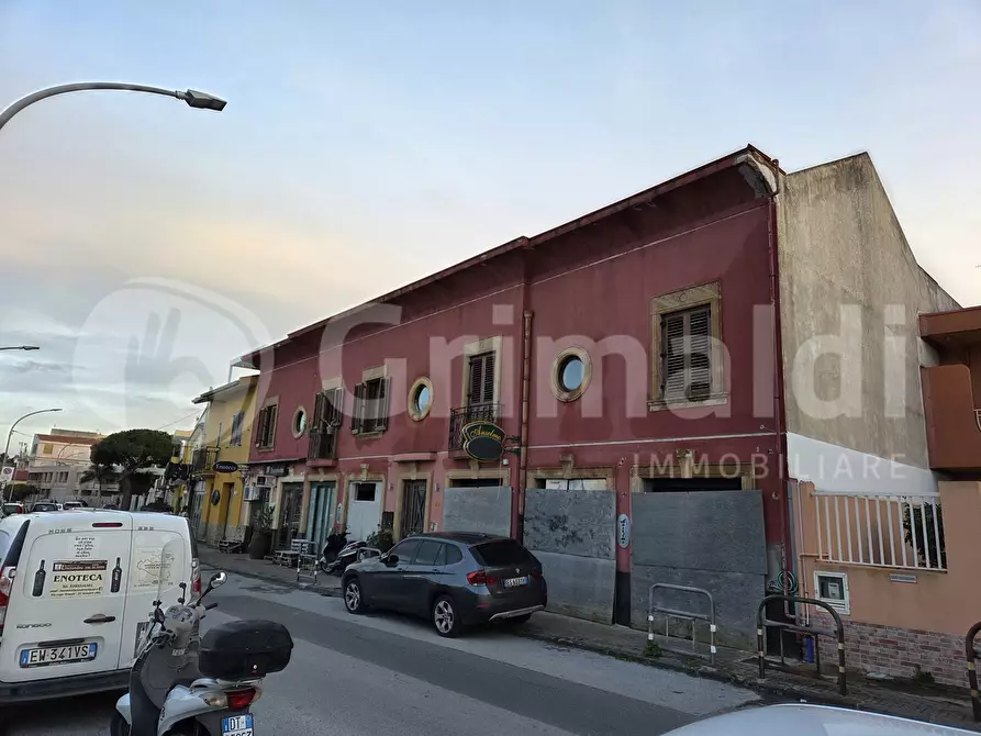 Immagine 1 di Negozio in affitto  in Via Lago Grande Ganzirri a Messina