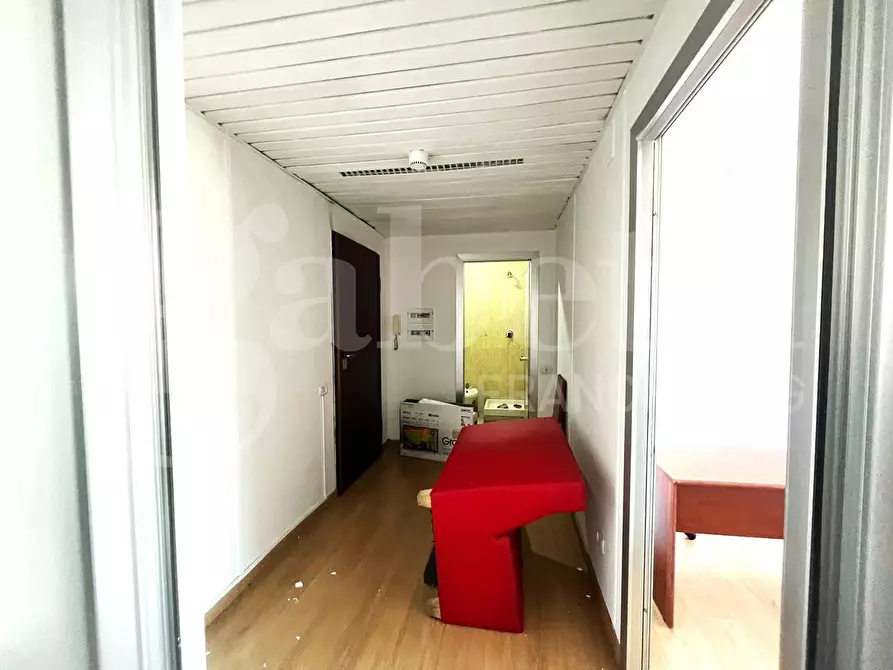 Immagine 3 di Ufficio in vendita  in Via Giovanni Porzio a Napoli