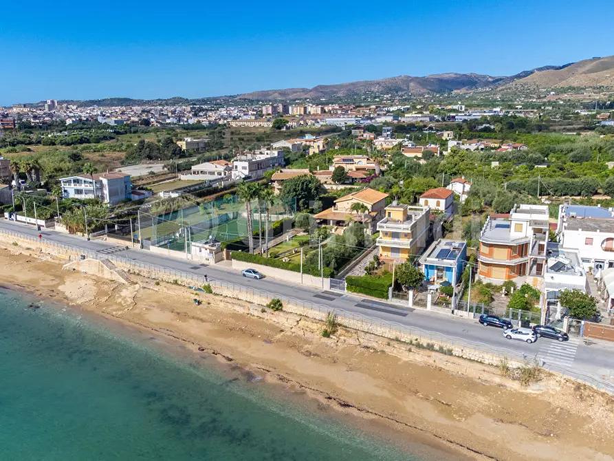 Immagine 33 di Villa in vendita  in Via Sandro Pertini a Avola