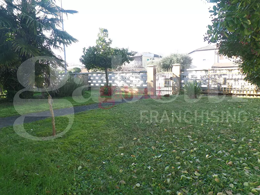 Immagine 1 di Casa bifamiliare in vendita  in Via Cilea, 8 a Bondeno