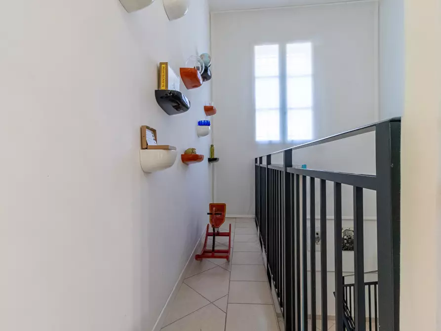 Immagine 16 di Negozio in vendita  in Via della Pietra, 10/A a Bologna