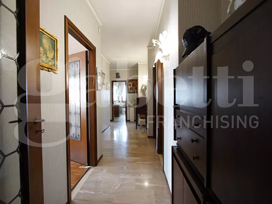 Immagine 19 di Appartamento in vendita  in Corso del Popolo, . a Venezia