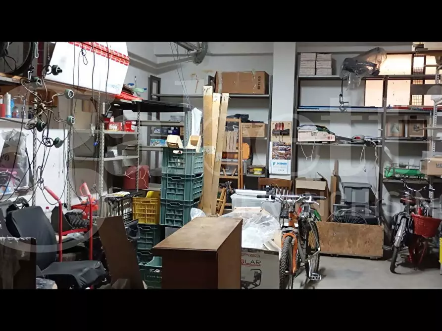 Immagine 11 di Box auto in vendita  in Via Parini, 65 a Lecce