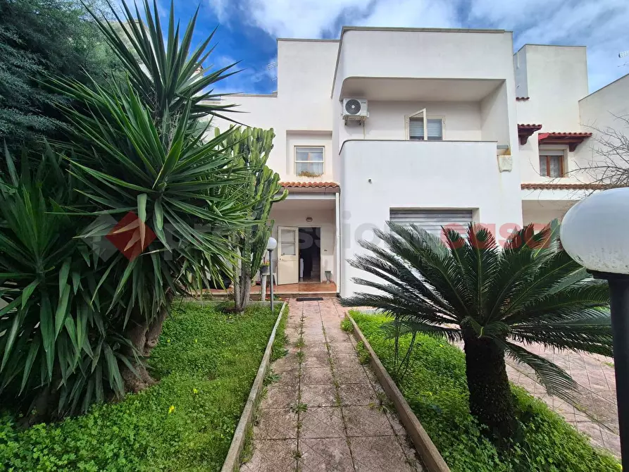 Immagine 1 di Villa in vendita  in Piazza DELLE ORCHIDEE, 18 a Brindisi