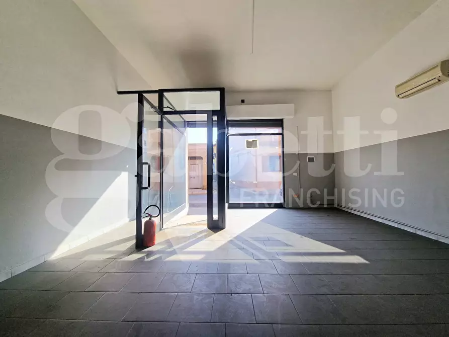 Immagine 2 di Negozio in affitto  in Via monserrato, 0 a Sestu