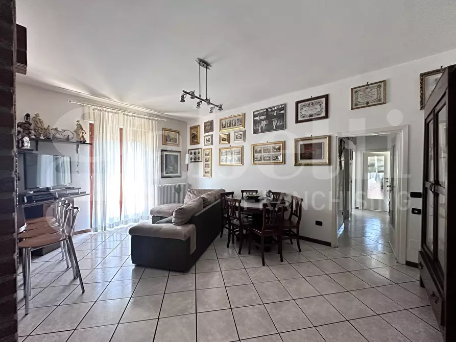 Immagine 12 di Appartamento in vendita  in Via Volta, 1 a Barni