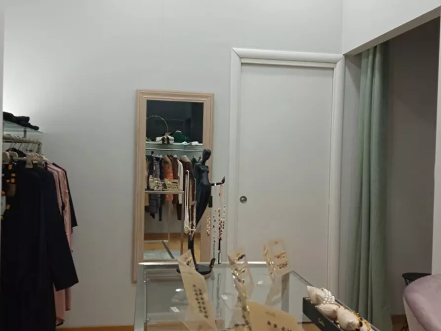 Immagine 6 di Negozio in affitto  in Via Pasquali, 21 a Benevento