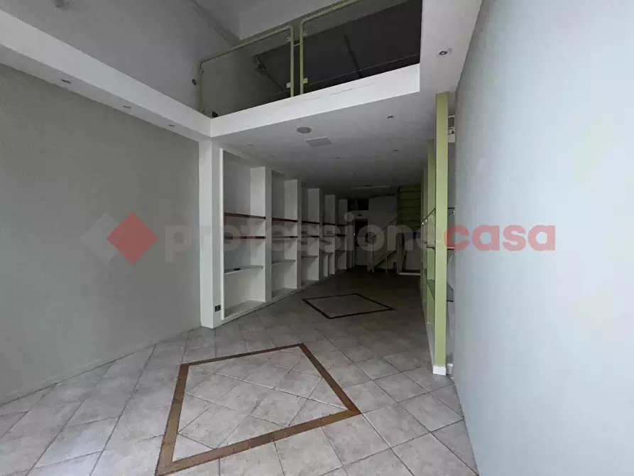 Immagine 3 di Negozio in affitto  in Viale DUSE a Firenze