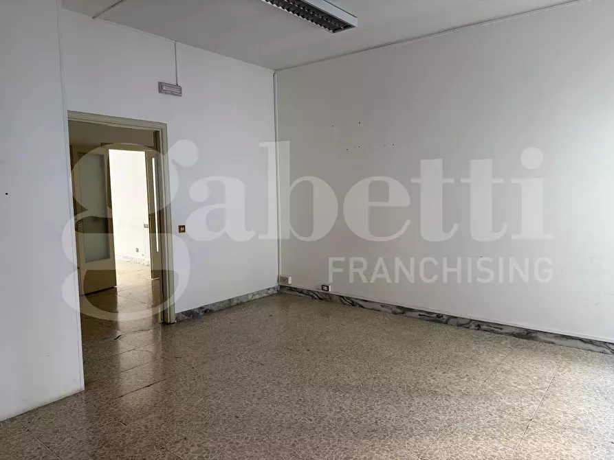 Immagine 14 di Ufficio in vendita  in Via dei salici, 65 a Rieti