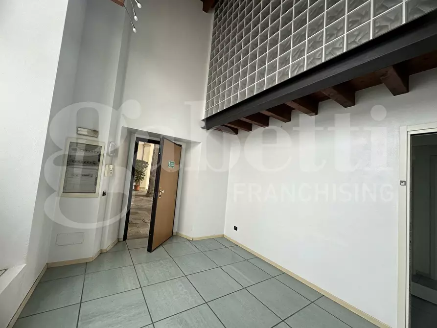 Immagine 11 di Attività commerciale in affitto  in Via Roma, 20 a Albese Con Cassano