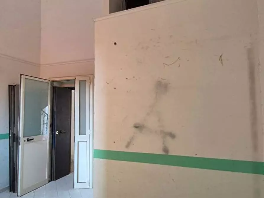 Immagine 20 di Negozio in affitto  in Piazza Ernesto Cesaro, 50 a Torre Annunziata