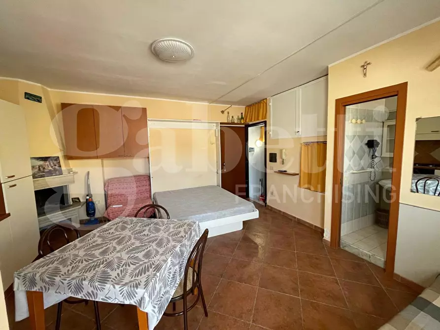 Immagine 3 di Appartamento in vendita  in Vico 11 Lungomare G. Caboto, 41 a Gaeta