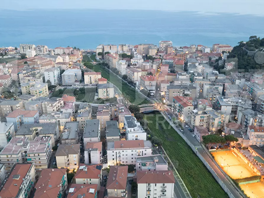 Immagine 24 di Appartamento in vendita  in Via Calvisio a Finale Ligure