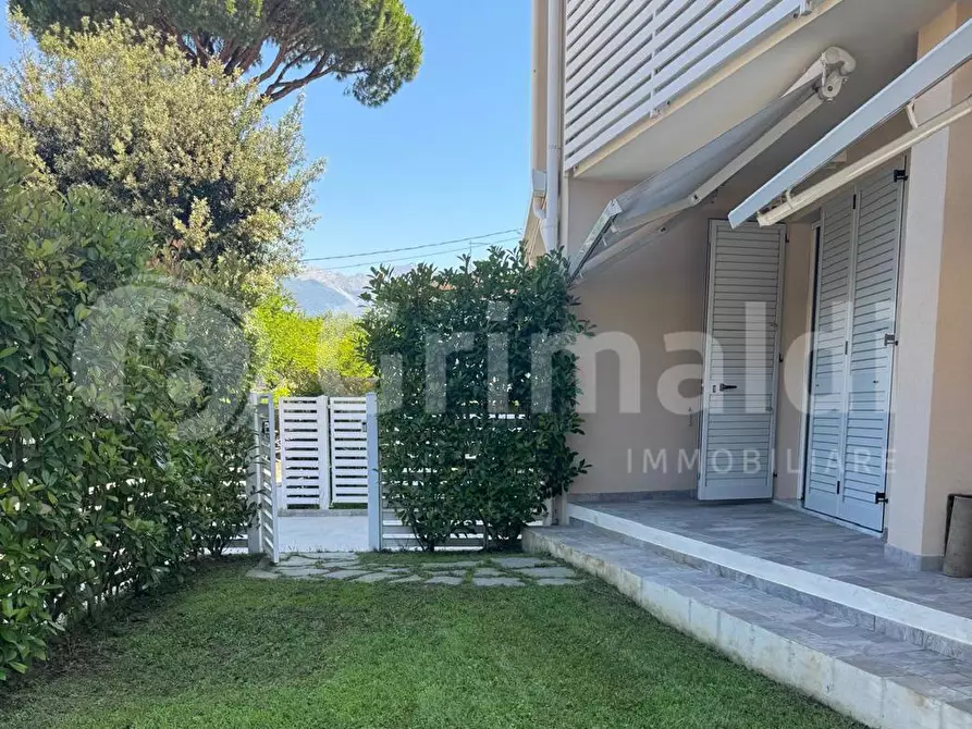 Immagine 16 di Appartamento in vendita  in Via G. MATTEOTTI, 1350 a Montignoso