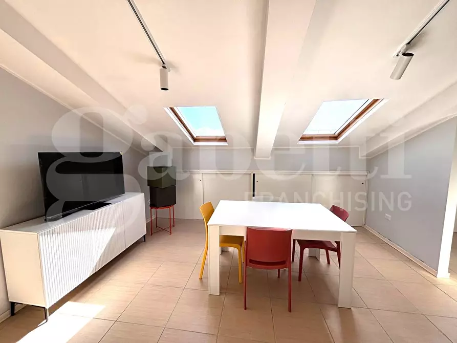 Immagine 6 di Appartamento in vendita  in Corso G. Garibaldi a Napoli