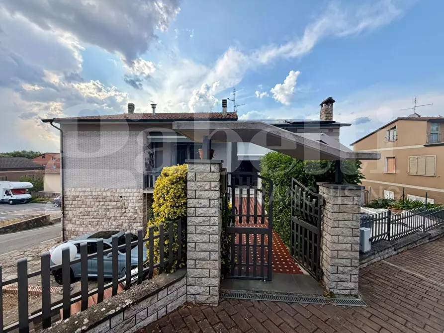 Immagine 40 di Casa bifamiliare in vendita  in Via MARIO ANGELONI, 1 a Torgiano