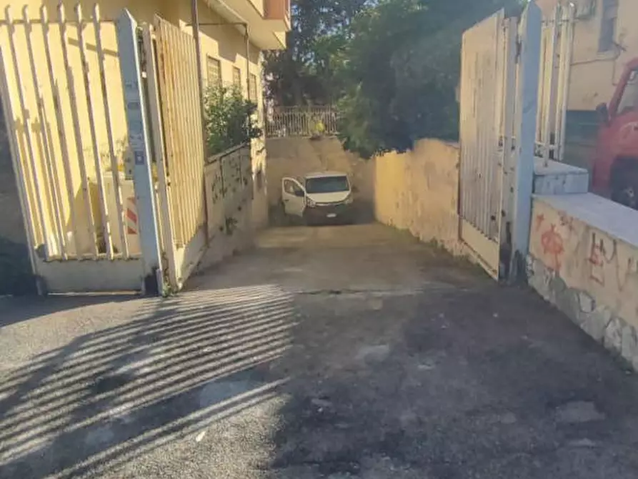 Immagine 3 di Magazzino in vendita  in Via Bartololongo, 333 a Napoli