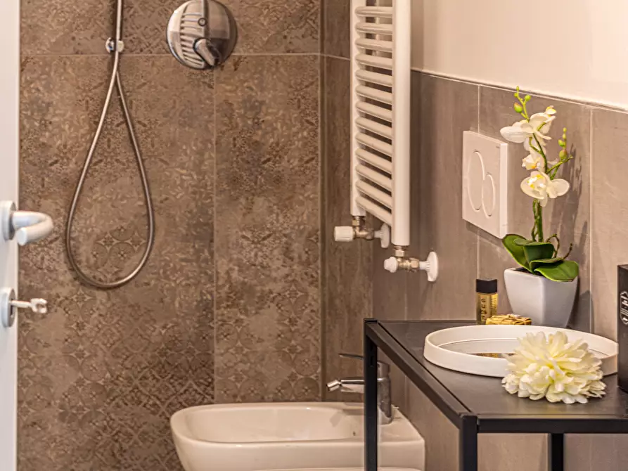 Immagine 29 di Appartamento in vendita  in Via dell'Uccellino, 2 a Bologna