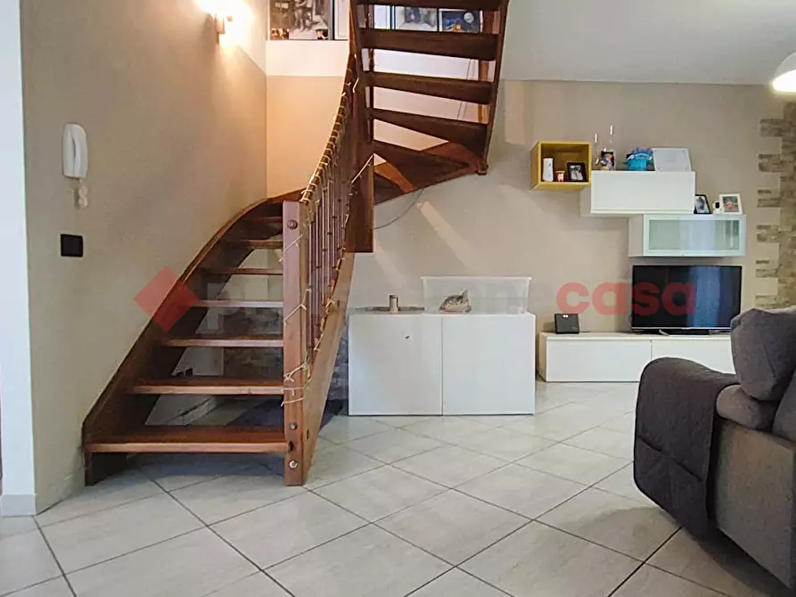 Immagine 2 di Villa in vendita  in Via SALVATOR ALLENDE, 25 a Locate Di Triulzi