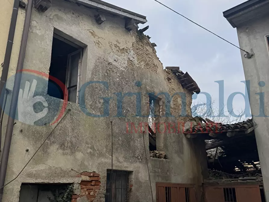 Immagine 1 di Rustico / casale in vendita  in Via VIRTU', 4\6 a Inverno E Monteleone