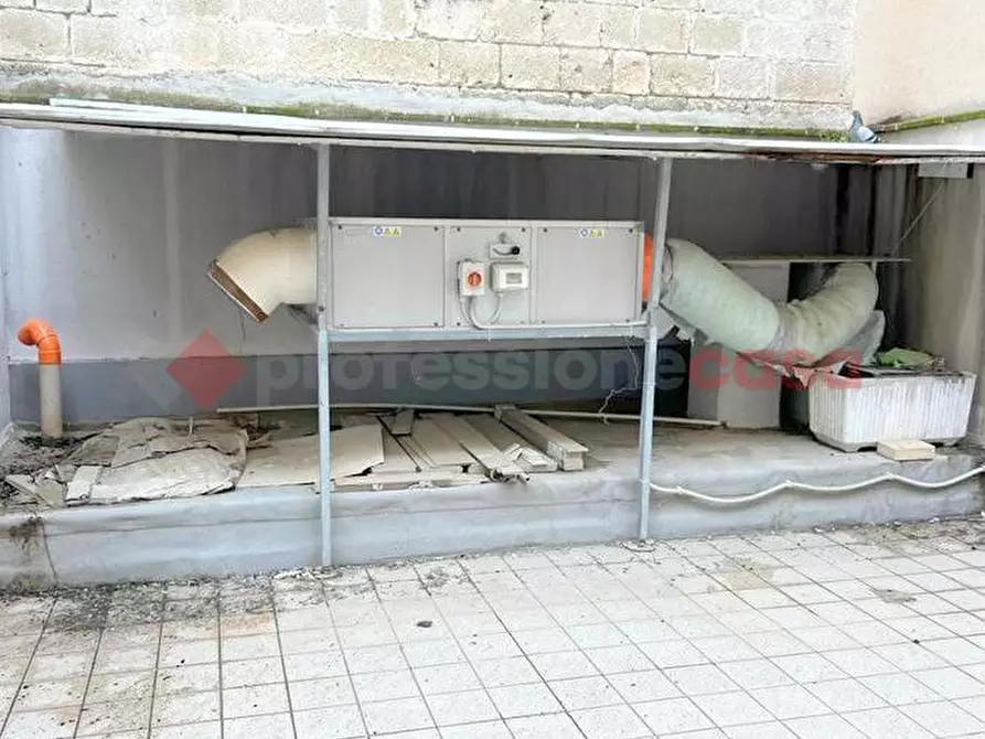 Immagine 4 di Negozio in affitto  in Via RICASOLI, . a Monopoli