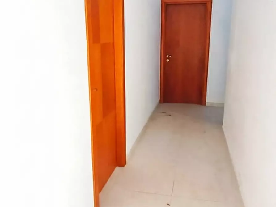Immagine 4 di Magazzino in vendita  in Via GIUSSO, 13E a Bari
