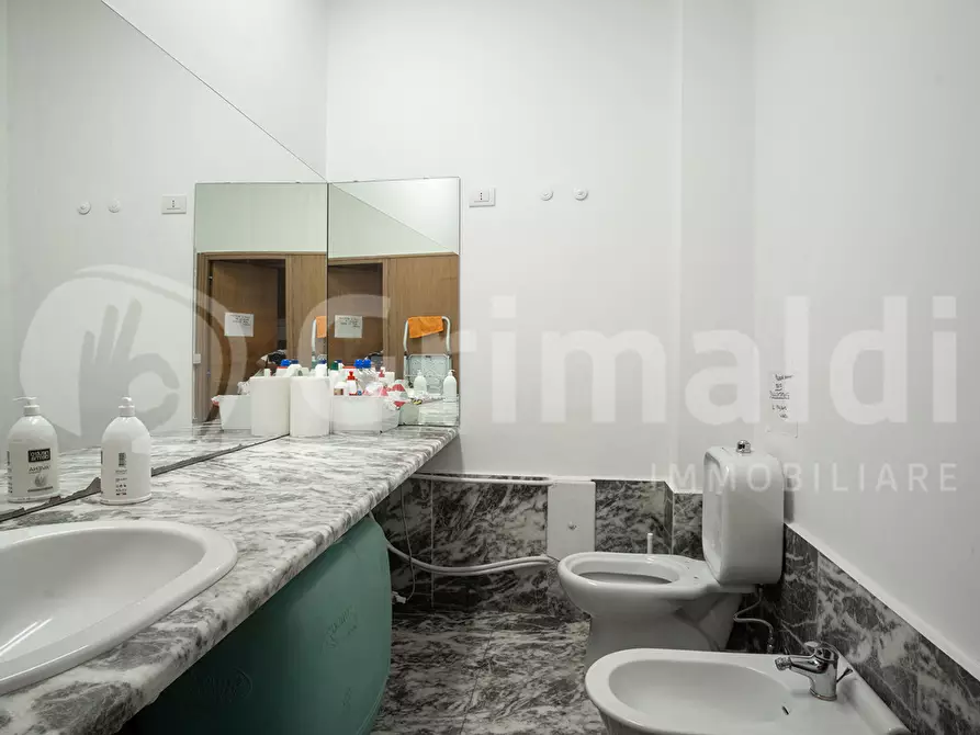 Immagine 26 di Negozio in vendita  in Piazza Annunziata, 12 a Marigliano