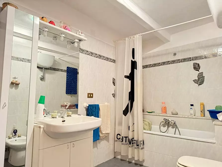 Immagine 9 di Appartamento in vendita  in Via Oberdan, 2 a Sorano