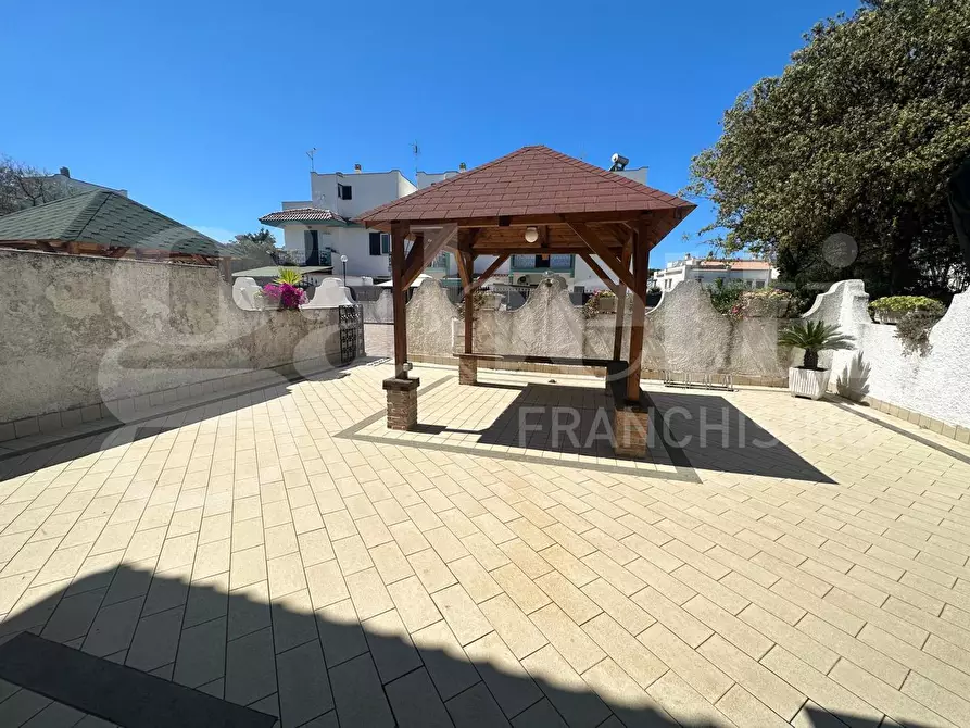 Immagine 5 di Casa trifamiliare in vendita  in Via lungomare tor san lorenzo, 57 a Ardea