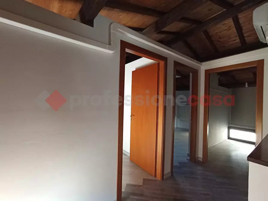 Immagine 11 di Negozio in affitto  in Via Flaminia a Spoleto