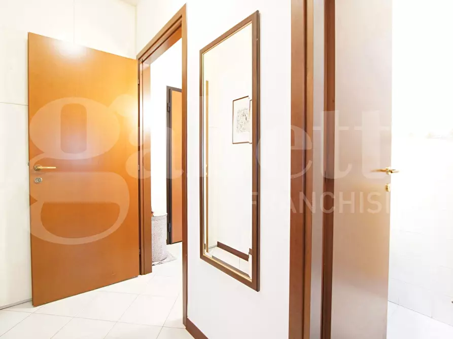 Immagine 16 di Appartamento in vendita  in Via Camporese, . a Venezia