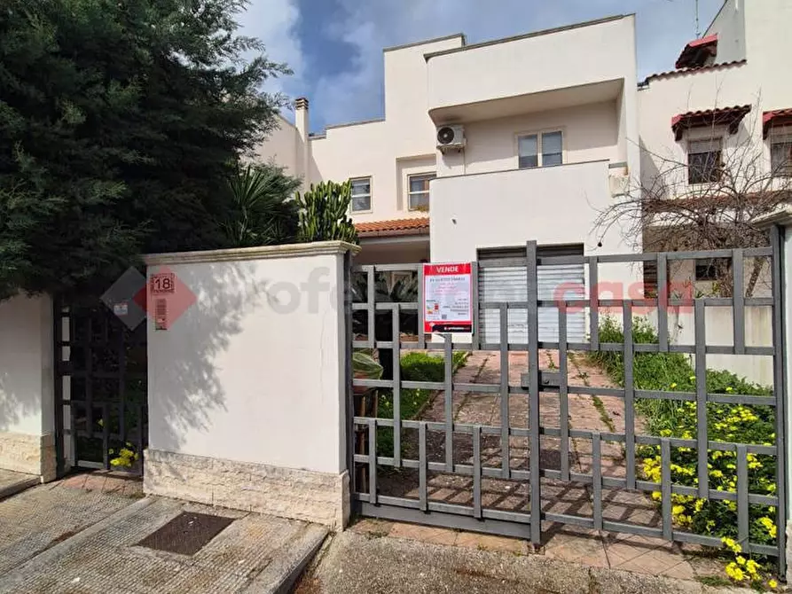 Immagine 3 di Villa in vendita  in Piazza DELLE ORCHIDEE, 18 a Brindisi