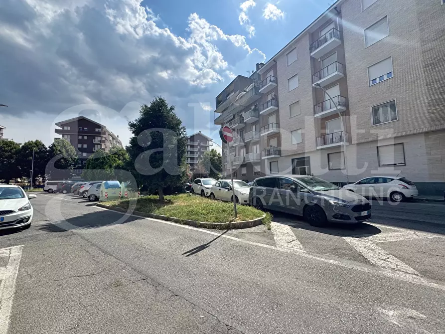 Immagine 15 di Negozio in vendita  in Via Rieti a Grugliasco