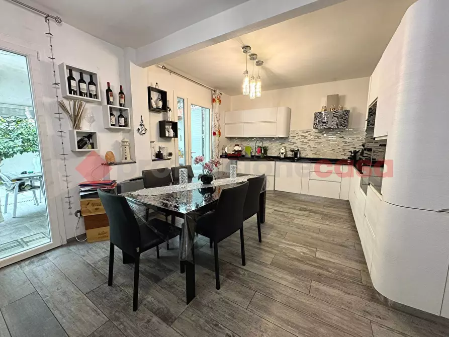 Immagine 12 di Villa in vendita  in Via BARTOLENA a Livorno