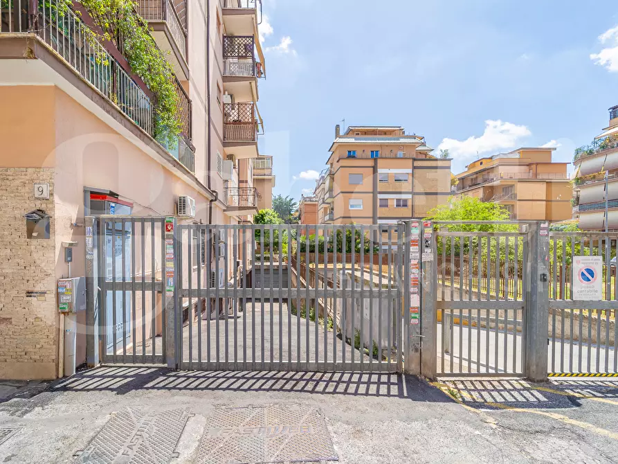 Immagine 13 di Magazzino in vendita  in Via Busalla, 9 a Roma