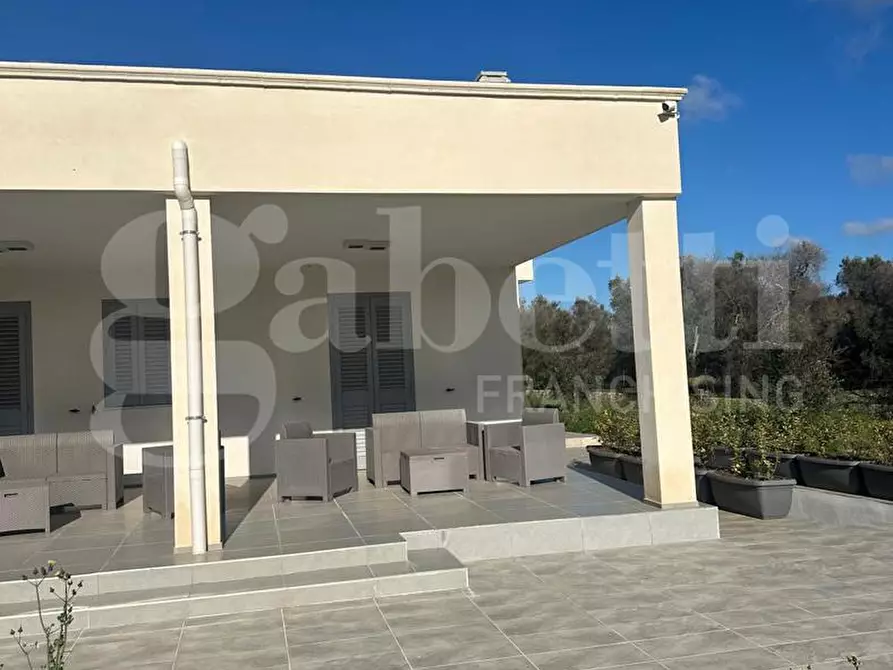 Immagine 3 di Villa in vendita  in Contrada Monticello a Carovigno