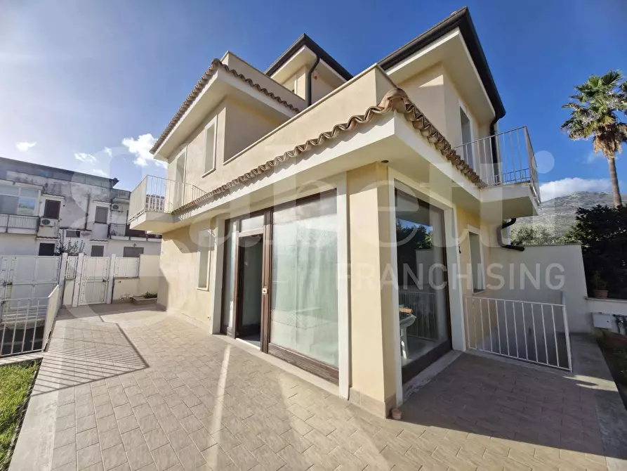 Immagine 1 di Casa bifamiliare in vendita  in Via Oasi Verde a Palermo