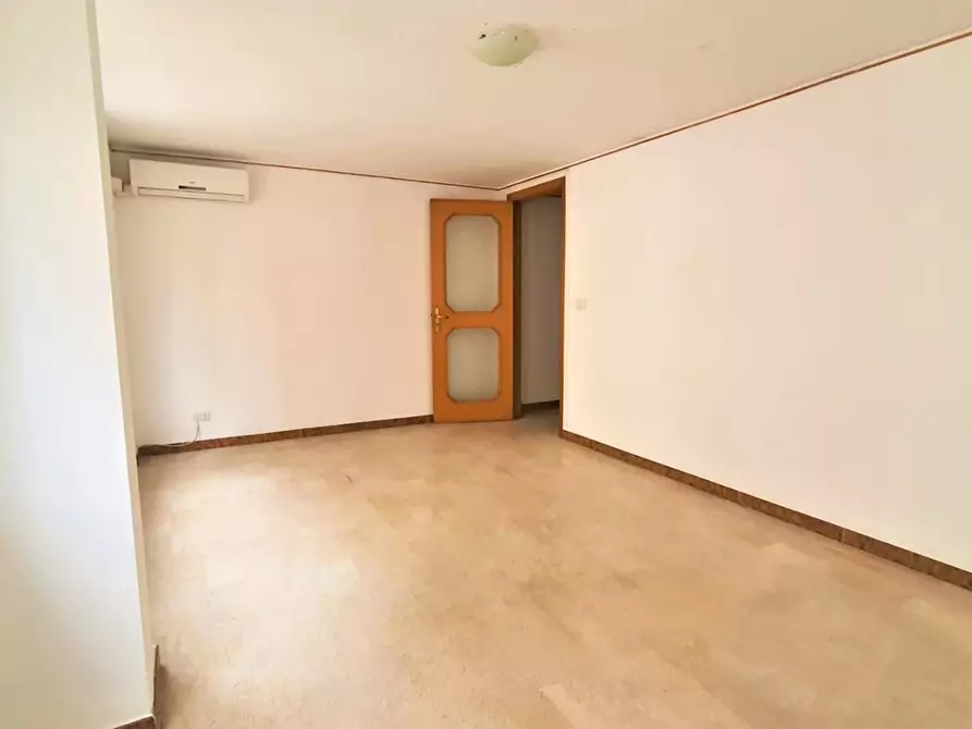 Immagine 8 di Appartamento in vendita  in Corso Alberto Amedeo, 74 a Palermo